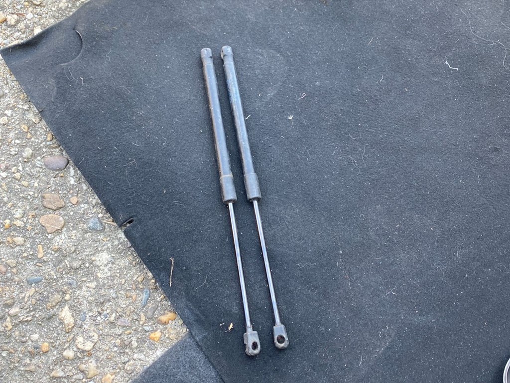 VW PASSAT Variant 365 Gázrugós Kitámasztó Teleszkóp Pár Csomagtérajtó 1. kép