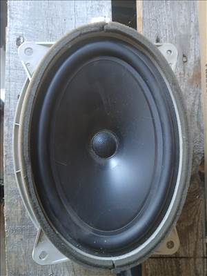 Lexus CT 200h bal első mély hangszóró 