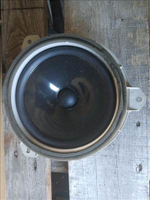 Lexus CT 200h Jobb hátsó közép hangszóró 