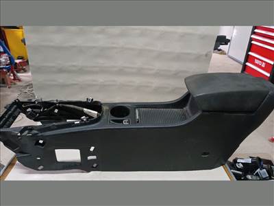 Opel Astra J Sports Tourer 1.6 Könyöklő 6003 , 