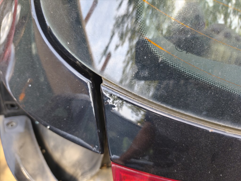 VW Passat B6 lc9x csomagtér ajtó kis hibaval  4. kép