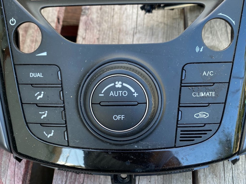 HYUNDAI i40 CW VF Fűtéskapcsoló (digit klímás) 2. kép