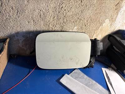 AUDI Q3 8U Tankajtó 015629