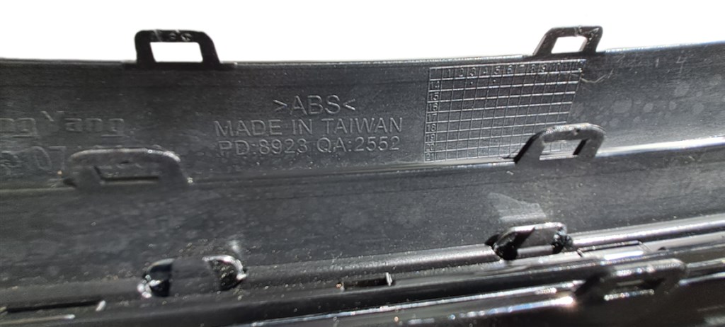 Volkswagen Golf IV utángyártott hűtő díszrács  pd8923qa2552 6. kép