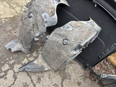 HYUNDAI i40 CW VF Bal első Első Dobbetét (Kerékjárati, Műanyag)