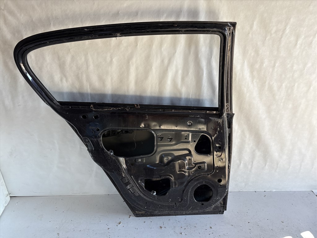 13231 Opel Astra H Bal hátsó Ajtó Fekete Z20r 5 ajtós 4. kép