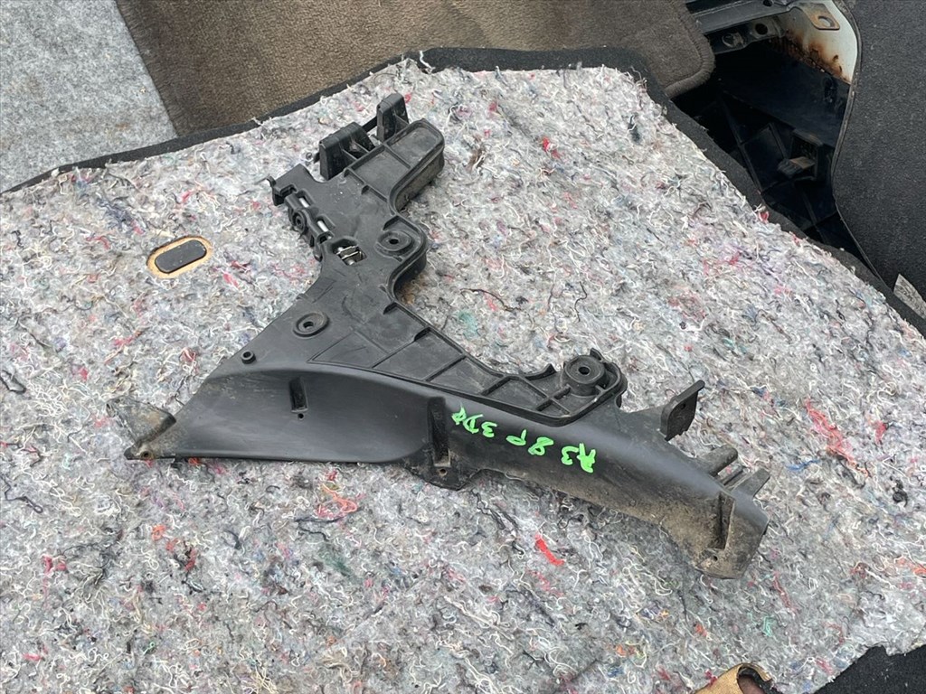 AUDI A3 8P1 Jobb hátsó Lökhárító Tartó (Műanyag) 014060 1. kép