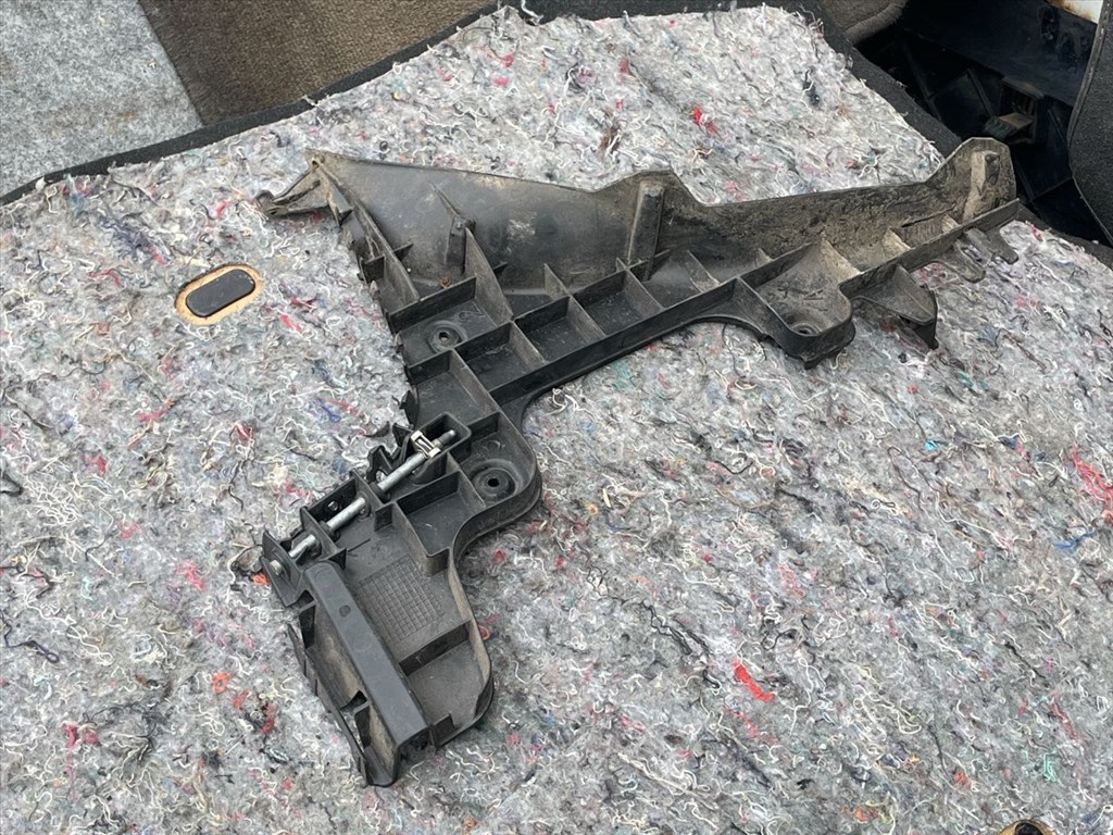 AUDI A3 8P1 Jobb hátsó Lökhárító Tartó (Műanyag) 014060 2. kép