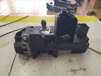 Opel Corsa C Jobb hátsó ajtózár GH 13154794
