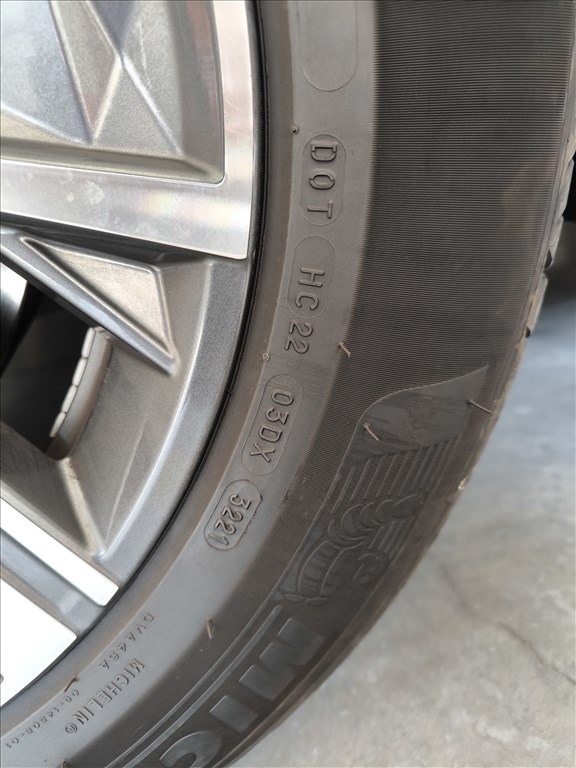  215/6517" újszerű Michelin nyári gumi gumi 1. kép