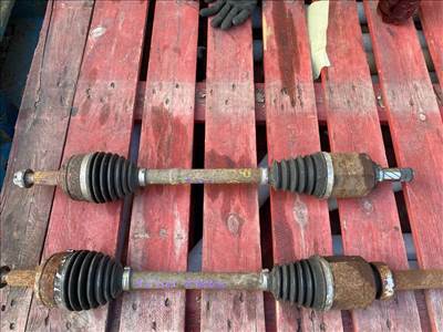 DACIA DUSTER  Bal Féltengely