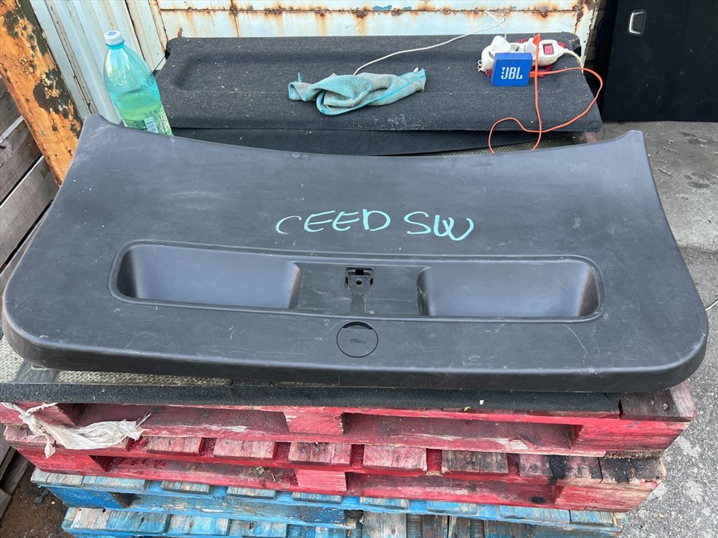 KIA CEED SW ED Csomagtérajtó Burkolat (Részeivel) 1. kép