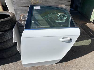 AUDI A4 8K2, B8 Bal hátsó Ajtó (Részeivel) 012789
