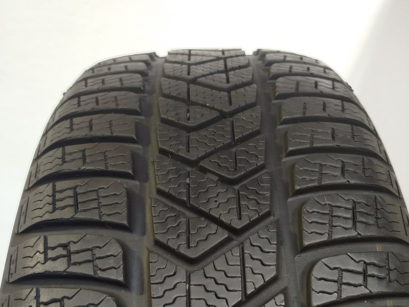 Pirelli Sottozero 3 215/60 R16  1. kép