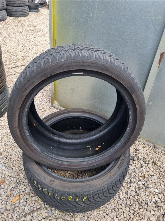  235/4018" újszerű Bridgestone Blizzak LM005 téli gumi 2db  2. kép