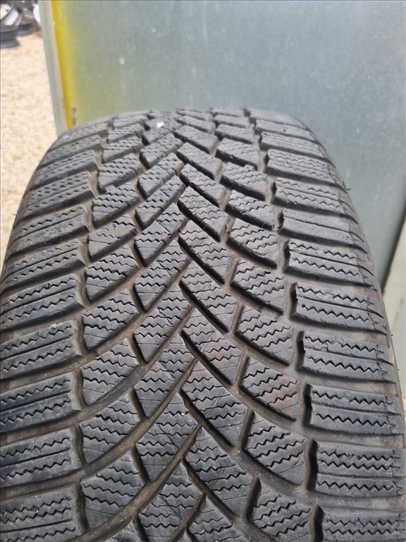  235/4018" újszerű Bridgestone Blizzak LM005 téli gumi 2db  4. kép