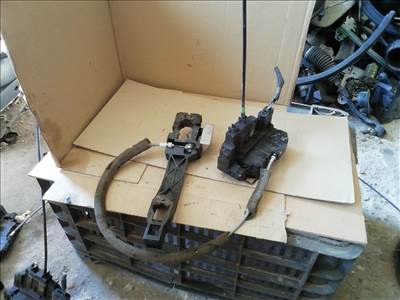 Nissan Qashqai (J10) Jobb hátsó zárszerkezet 