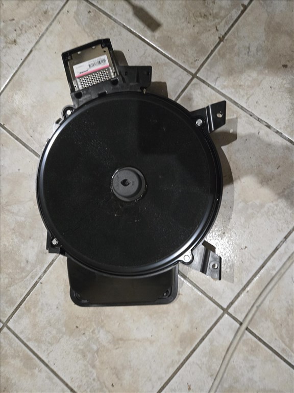 Audi A8 (D3 - 4E) Mélynyomó,hátsó hangszorok 1. kép