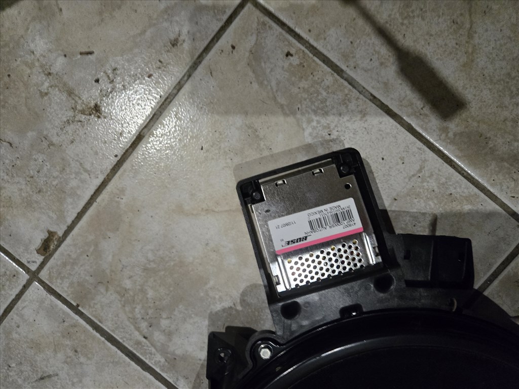 Audi A8 (D3 - 4E) Mélynyomó,hátsó hangszorok 2. kép