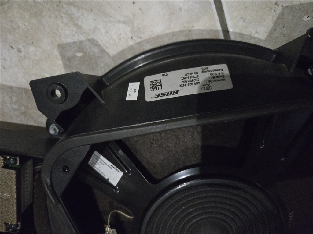 Audi A8 (D3 - 4E) Mélynyomó,hátsó hangszorok 3. kép