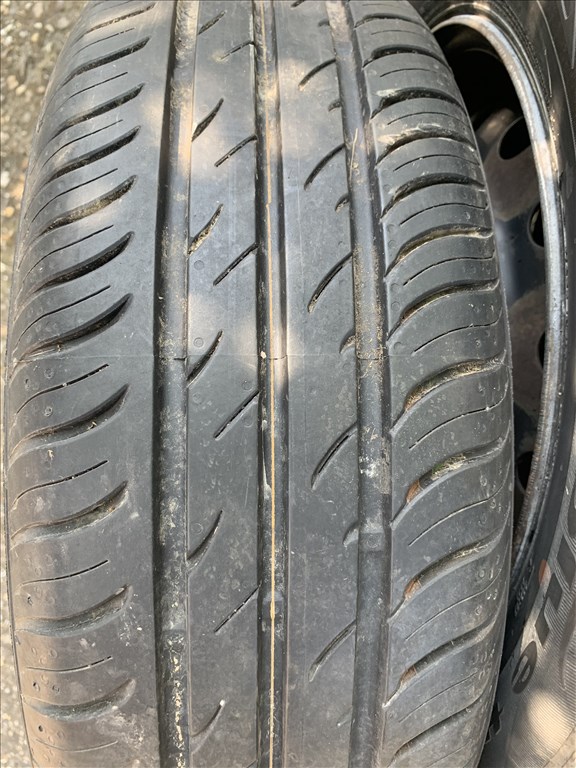  4x108 lyukosztású 15" használt  lemezfelni, rajta 185/65 újszerű Nexen nyári gumi   3. kép