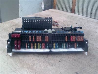 BMW E46 Compact 2001.03.01-2003.02.28 Biztosítéktábla BCM BSI BSM SAM GEM modul Utastér