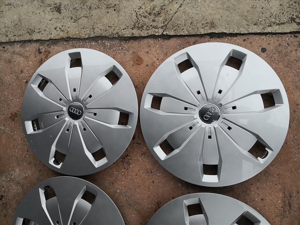 16-os Gyári Audi dísztárcsa 20000ft a 4db/36/ 2. kép