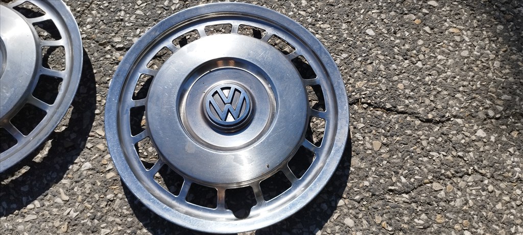 Volkswagen Golf I, Santana stb gyári 13" dísztárcsa pár szép állapotban eladó! 3. kép