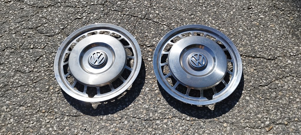 Volkswagen Golf I, Santana stb gyári 13" dísztárcsa pár szép állapotban eladó! 1. kép