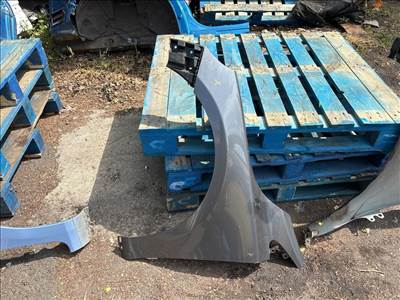 VOLVO V40 Ferdehátú  Bal első Sárvédő 016604