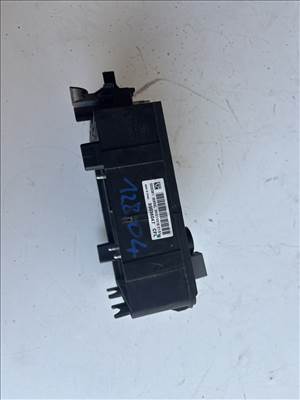 opel corsa e 2014- 2014-2019 motortéri biztosítéktábla   39036047