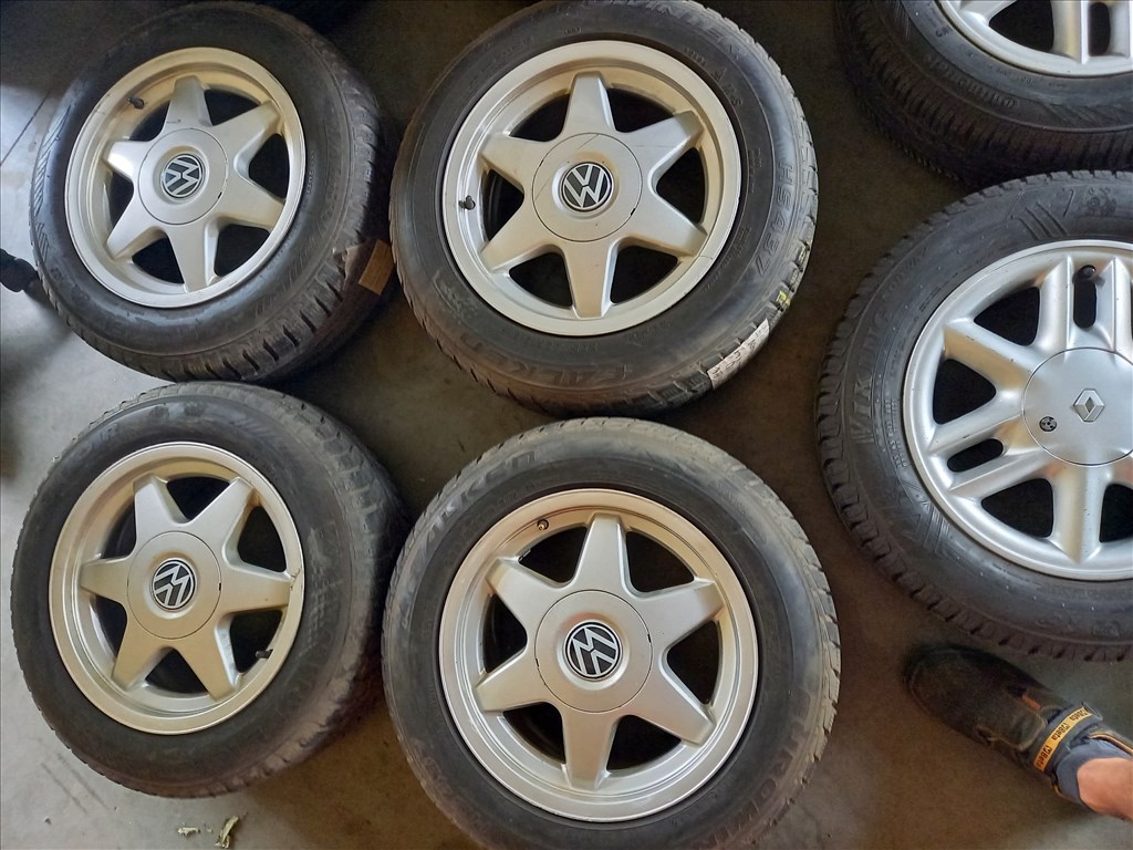  VW 5x112-as 7.5x15" használt (gyári felni) alufelni, rajta 205/60 használt Falken téli gumi sxx2 1. kép
