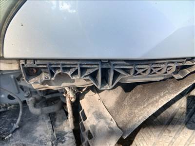 Lexus RX 400h bal első sárvédő tartó műanyag 