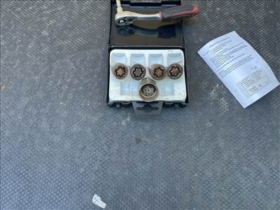 KIA SPORTAGE SL Kerék Csavar Szett