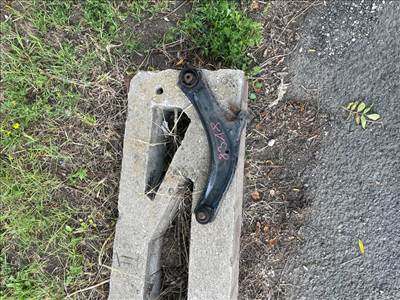 NISSAN QASHQAI / QASHQAI PLUS 2 J10, JJ10 Jobb első Lengőkar