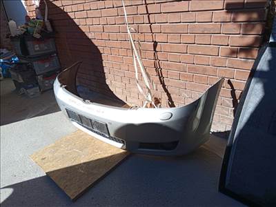 Toyota Corolla Verso (AR10) Lökhárító 