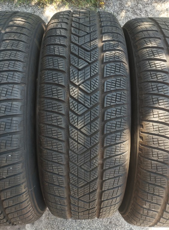  215/65 17 Pirelli téli gumi r17 " dot21 1. kép