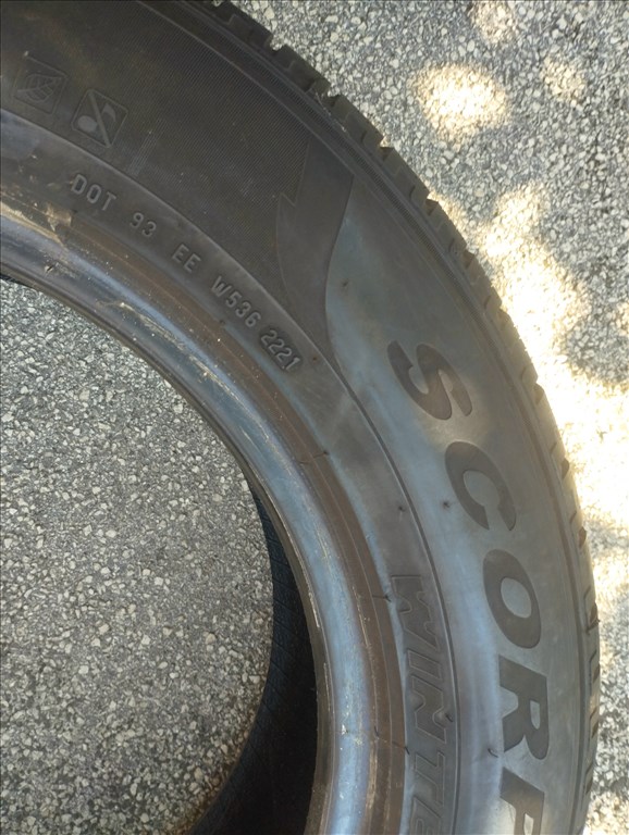  215/65 17 Pirelli téli gumi r17 " dot21 5. kép