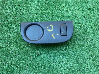 DACIA SANDERO  Pohártartó