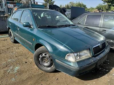 Skoda Octavia 1.6 -AEE-  bontott alkatrészei