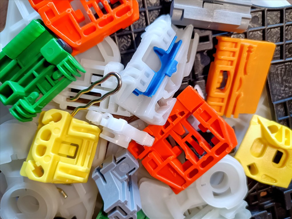 AUTÓ ABLAKEMELŐ ALKATRÉSZEK RAKTÁRRÓL !  25. kép