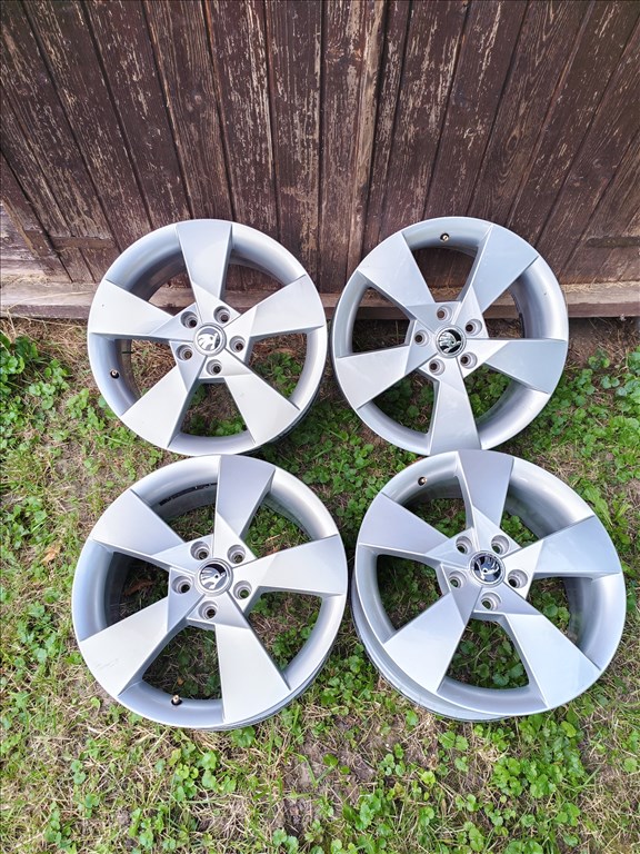  5x112 lyukosztású 7J Skoda 17" újszerű (gyári felni) alufelni 1. kép