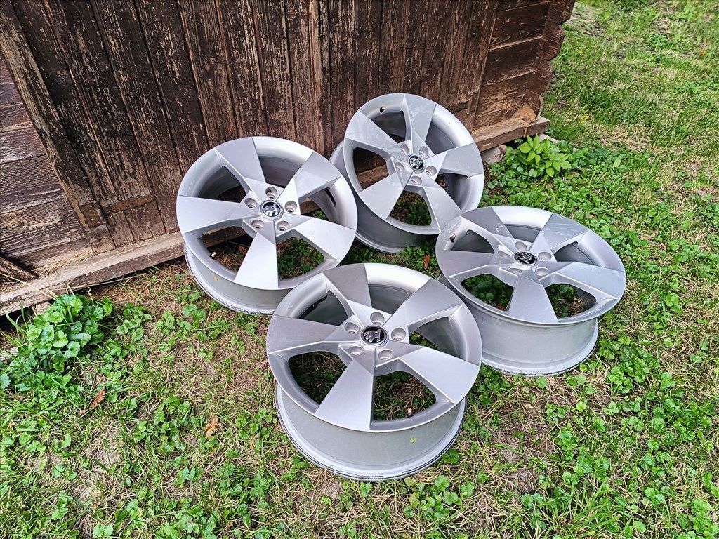  5x112 lyukosztású 7J Skoda 17" újszerű (gyári felni) alufelni 2. kép