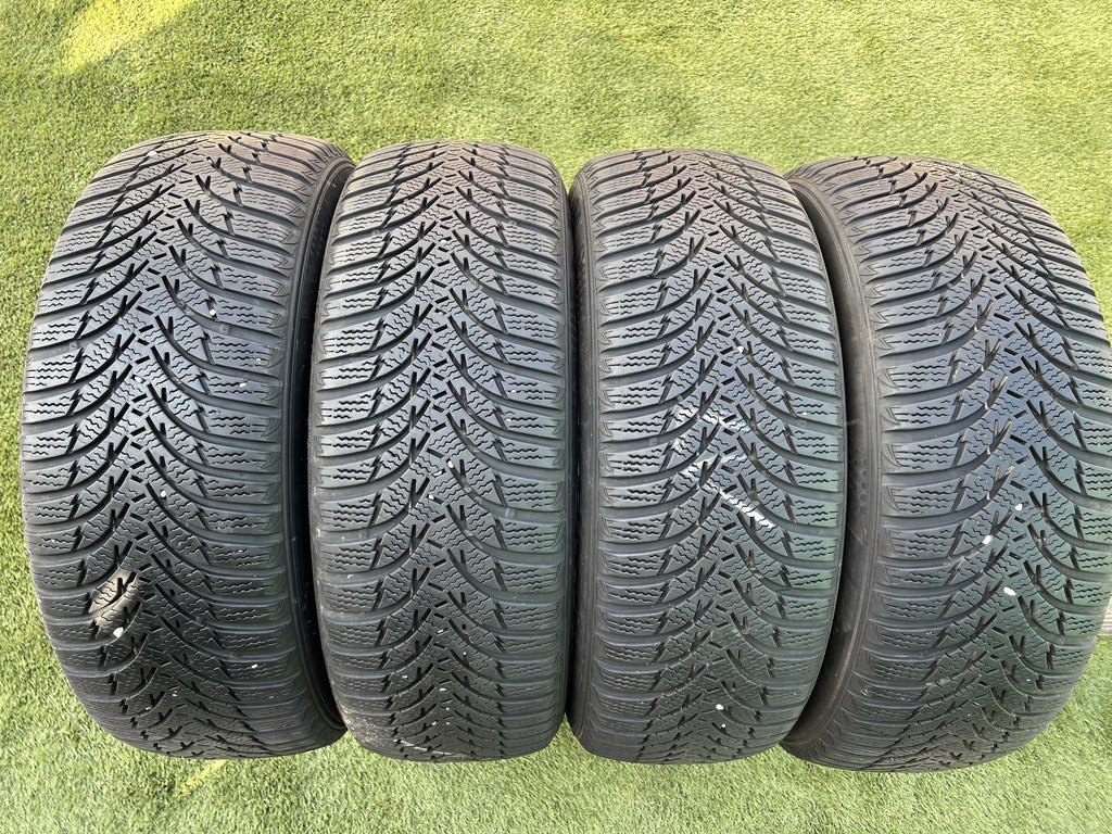 215/60 R16 Kumho WinterCraft WP51 téli gumi 5,5-6mm 1. kép