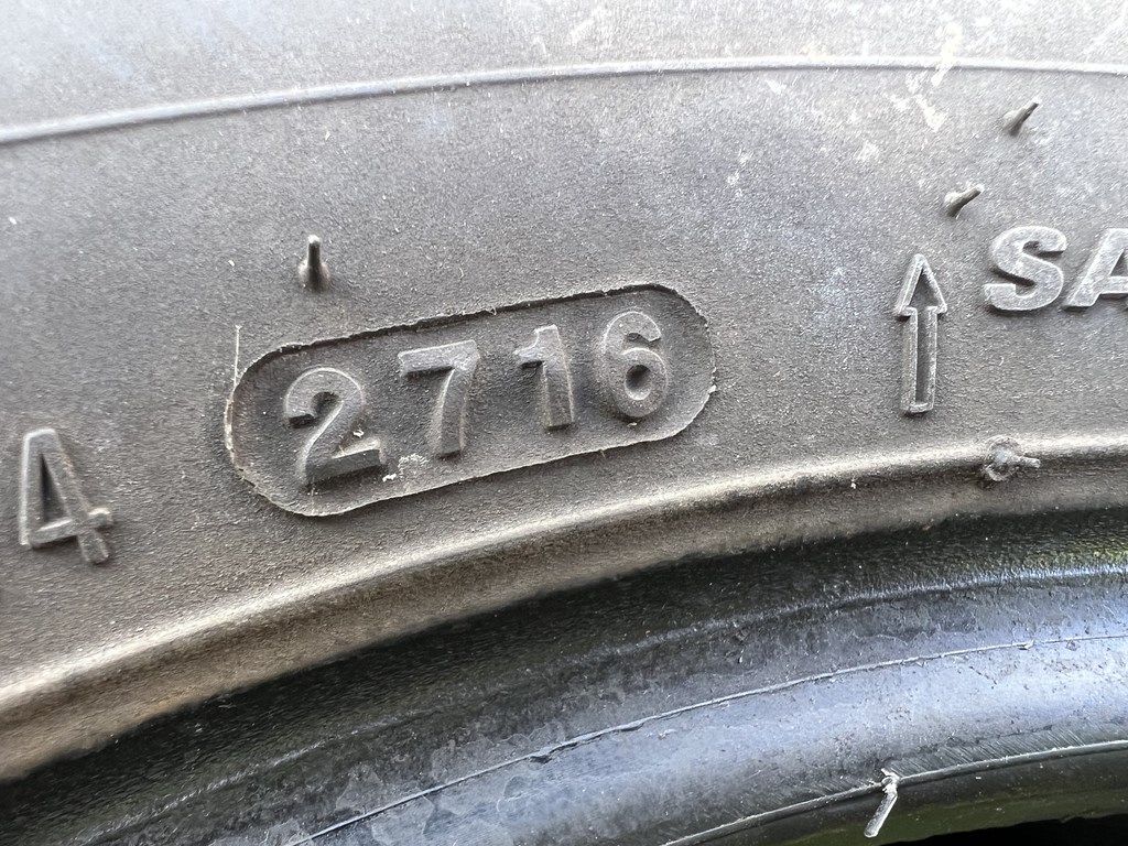 215/60 R16 Kumho WinterCraft WP51 téli gumi 5,5-6mm 6. kép