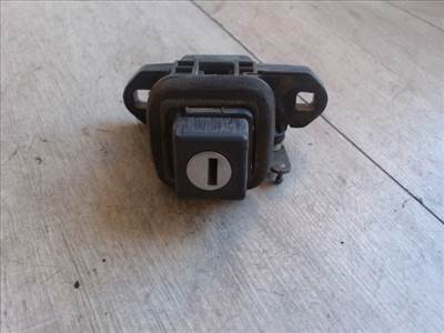 FIAT UNO 89-94 Csomagtérajtó dugózár