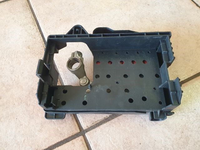 Opel Zafira C, Opel Astra J Pozitív kábel elosztó QN 13302307 2. kép