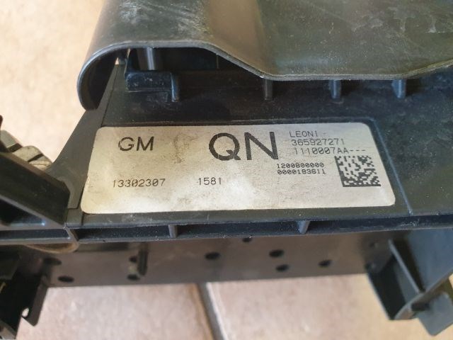 Opel Zafira C, Opel Astra J Pozitív kábel elosztó QN 13302307 3. kép