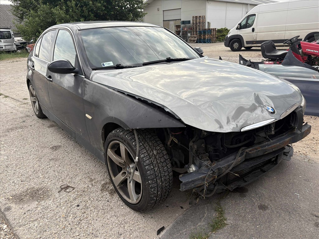 BMW 330 (E90, E91, E92, E93) bontott alkatrészei 2. kép