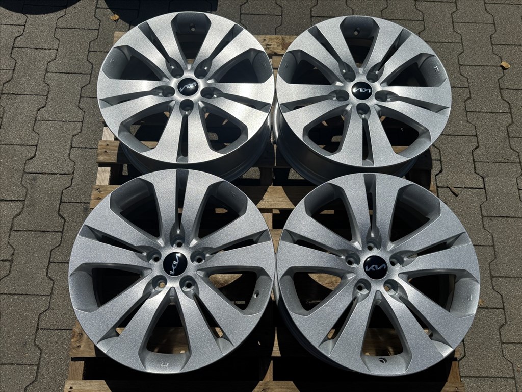 R18 5x114,3 Original Kia Sportage 7J ET40.5 gyári alufelnik felnik 18" 2. kép